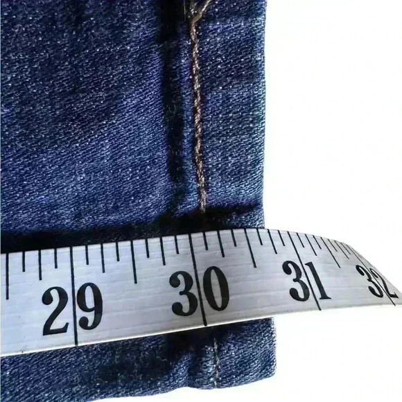 Levi Size14 medium 550 relaxed bootcut jeans. Like new condition. - Picture 12 of 14